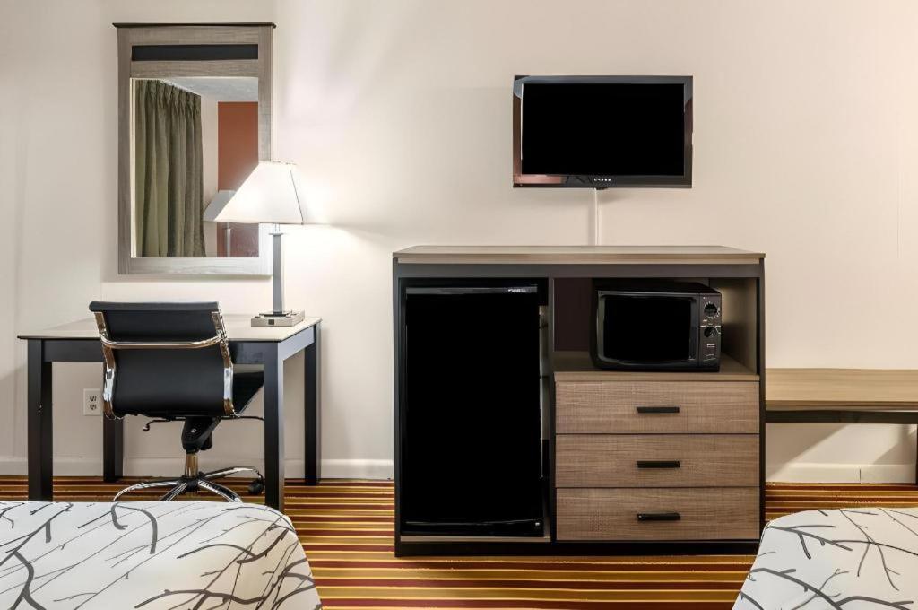 Americas Best Value Inn Heflin Bagian luar foto